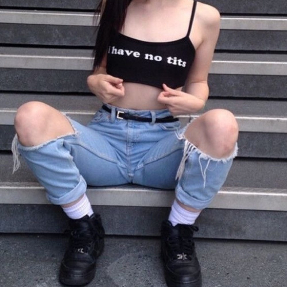 Cropped Tank Top - Picture 2 of 8